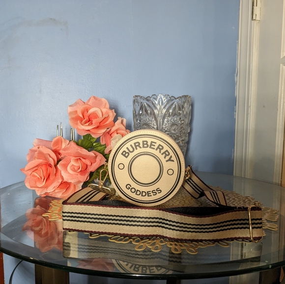 Burberry - Picture 8 of 10